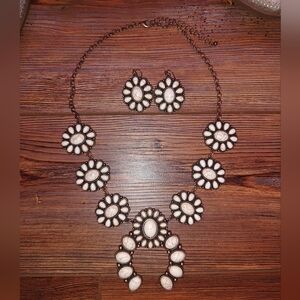 Elegant Floral Necklace and Earring Set